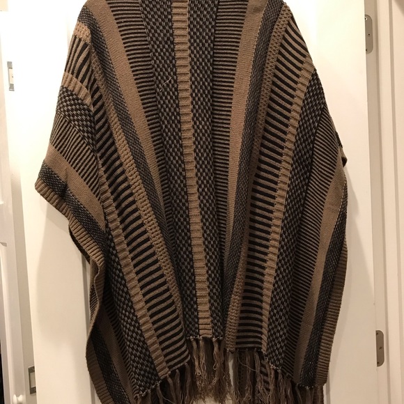 Urban Fringed Shawl - Picture 4 of 4